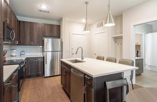 Seguin Apartment | Landing | Modern 1BD, Pool, Gym