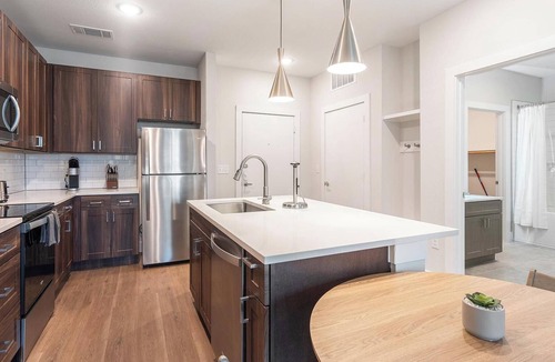 Seguin Apartment | Landing | Modern 1BD, Pool, Gym