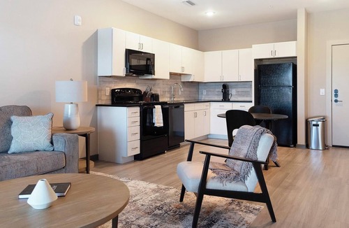 Pinch District Apartment | Landing | Modern 1BD, Rooftop Lounge, Yoga Studio