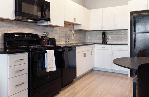 Pinch District Apartment | Landing | Modern 1BD, Rooftop Lounge, Yoga Studio