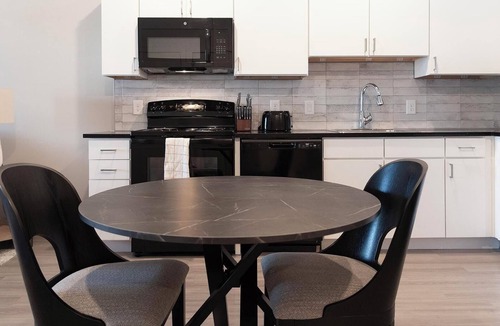 Pinch District Apartment | Landing | Modern 1BD, Rooftop Lounge, Yoga Studio