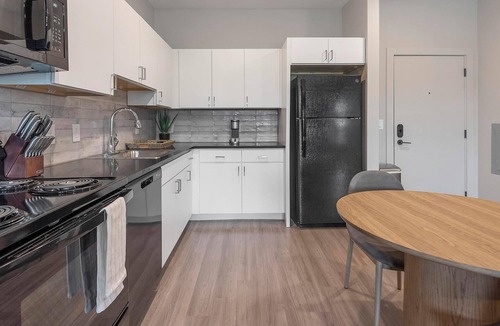 Pinch District Apartment | Landing | Modern 1BD, Rooftop Lounge, Pool