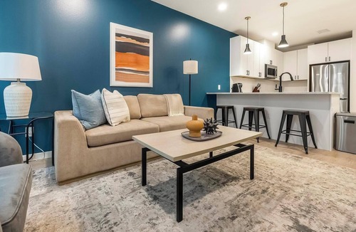 Civic Center Apartment | Landing | Modern 1BD, Rooftop Lounge, Gym