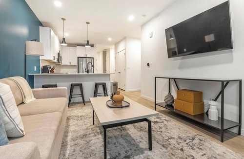 Civic Center Apartment | Landing | Modern 1BD, Rooftop Lounge, Gym