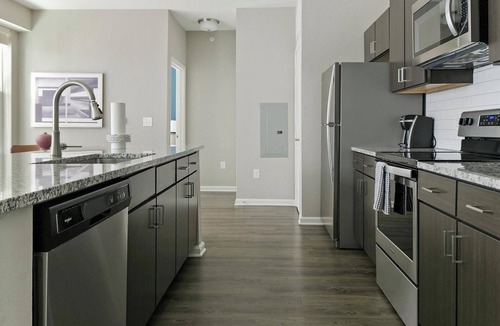 Chesterfield Apartment | Landing | Modern 1BD, Gym, Courtyard