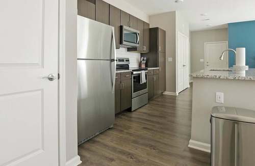 Chesterfield Apartment | Landing | Modern 1BD, Gym, Courtyard