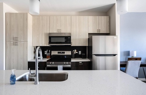 Near Northside Apartment | Landing | Modern 1BD, Gym, Pool