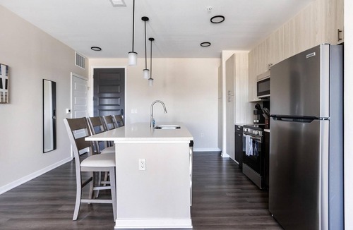 Near Northside Apartment | Landing | Modern 1BD, Gym, Pool