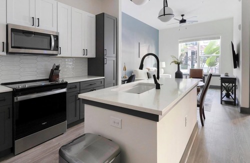 Southbank Apartment | Landing | Modern 1BD, Gym, Rooftop Lounge