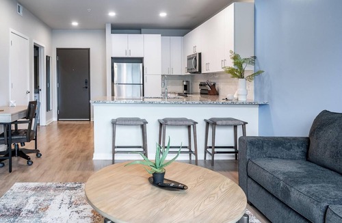 North Kansas City Apartment | Landing | Modern 1BD, Courtyard, Pool