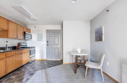 Leavenworth Apartment | Landing | Modern 1BD, Courtyard
