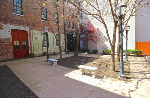 Leavenworth Apartment | Landing | Modern 1BD, Courtyard