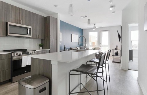San Antonio Apartment | Landing | Modern 1BD, Gym, Clubhouse