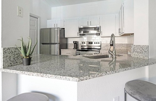 Stone Oak Apartment | Landing | Modern 1BD, Gym