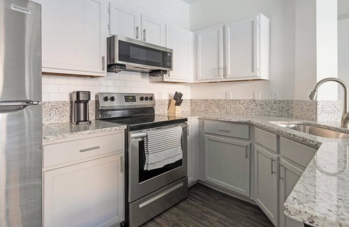Stone Oak Apartment | Landing | Modern 1BD, Gym