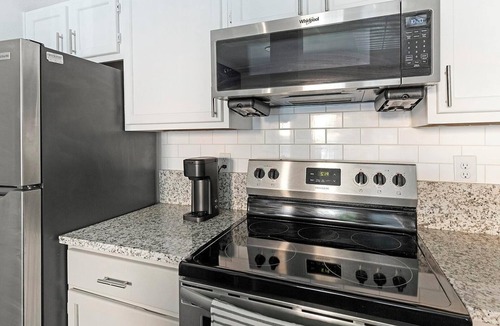 Stone Oak Apartment | Landing | Modern 1BD, Gym