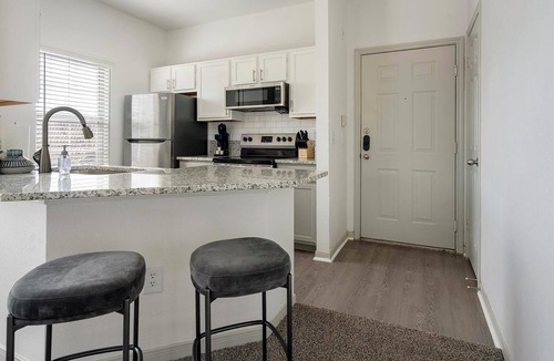Stone Oak Apartment | Landing | Modern 1BD, Gym
