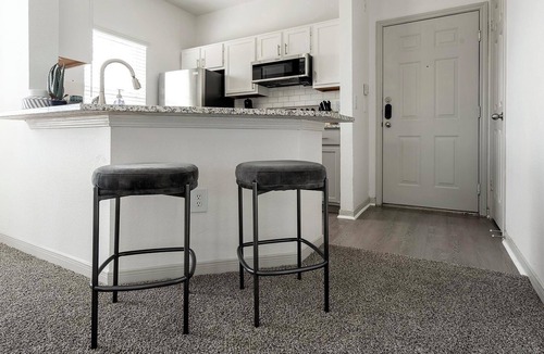 Stone Oak Apartment | Landing | Modern 1BD, Gym