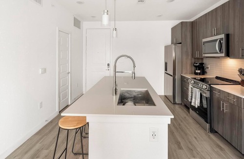 San Antonio Apartment | Landing | Modern 1BD, Pool, Gym