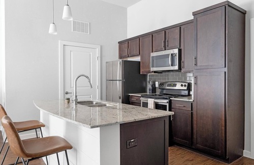 Buda Apartment | Landing | Modern 1BD, Yoga Studio, Clubhouse