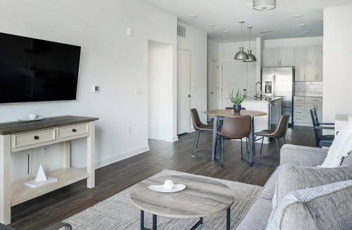 Southeast Raleigh Apartment | Landing | Modern 1BD, Yoga Studio, Gym
