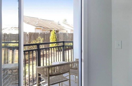 Southeast Raleigh Apartment | Landing | Modern 1BD, Yoga Studio, Gym