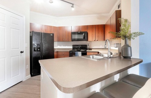 Del Mar Apartment | Landing | Modern 2BD, Clubhouse