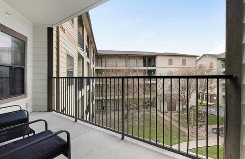 Del Mar Apartment | Landing | Modern 2BD, Clubhouse