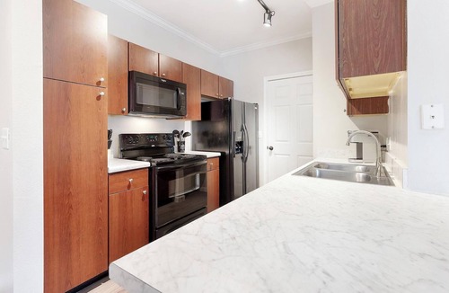 Del Mar Apartment | Landing | Modern 2BD, Clubhouse