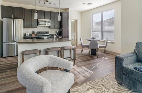 Spring Apartment | Landing | Modern 2BD, Gym