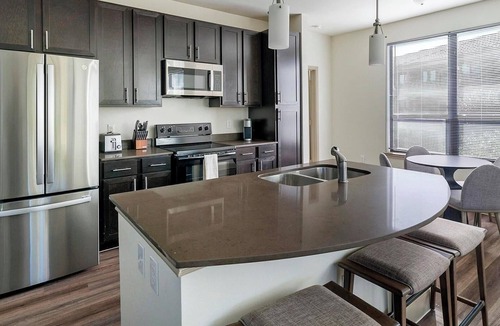 Spring Apartment | Landing | Modern 2BD, Gym