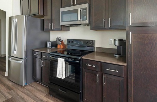 Spring Apartment | Landing | Modern 2BD, Gym