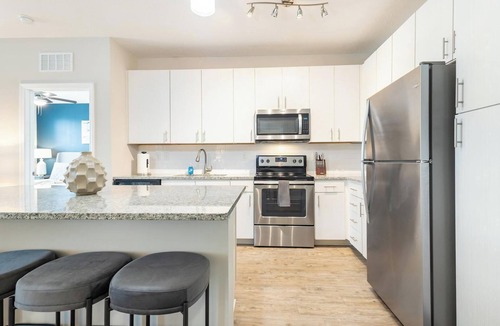 Land O' Lakes Apartment | Landing | Modern 2BD, Pool, Gym