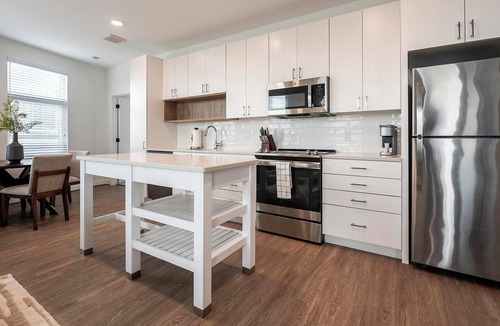 Old Town West Apartment | Landing | Modern 2BD, Clubhouse, Courtyard