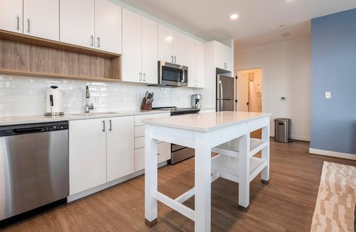 Old Town West Apartment | Landing | Modern 2BD, Clubhouse, Courtyard