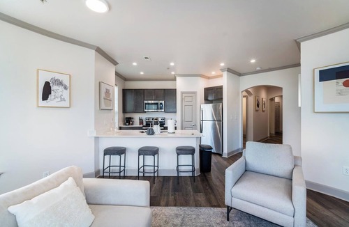 Corryville Apartment | Landing | Modern 2BD, Clubhouse, Pool