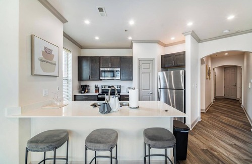 Corryville Apartment | Landing | Modern 2BD, Clubhouse, Pool