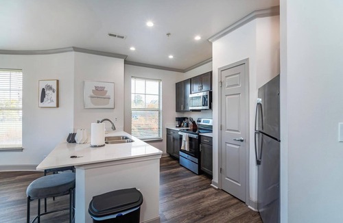 Corryville Apartment | Landing | Modern 2BD, Clubhouse, Pool