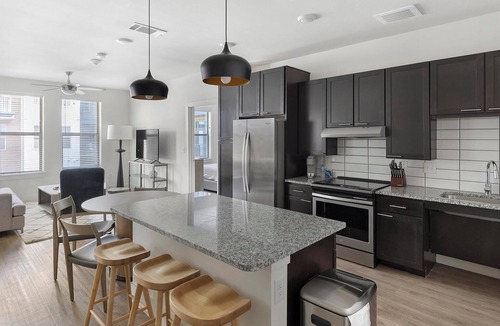 Fort Worth Apartment | Landing | Modern 2BD, Courtyard, Gym