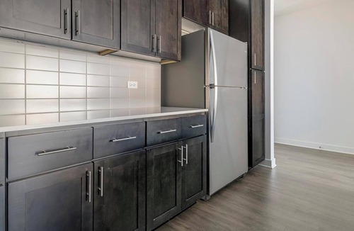 Schaumburg Apartment | Landing | Modern 2BD, Clubhouse, Gym