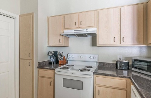 Southbelt/Ellington Apartment | Landing | Modern 2BD, Clubhouse, Gym