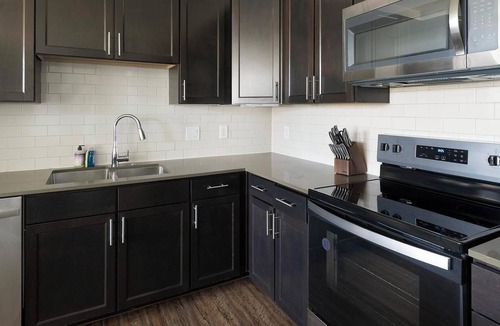 Klein Apartment | Landing | Modern 2BD, Clubhouse, Gym