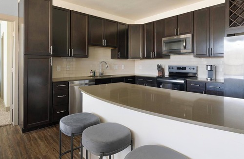 Klein Apartment | Landing | Modern 2BD, Clubhouse, Gym