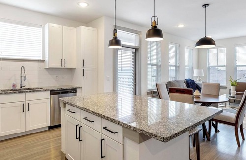 Weston Apartment | Landing | Modern 2BD, Clubhouse, Gym