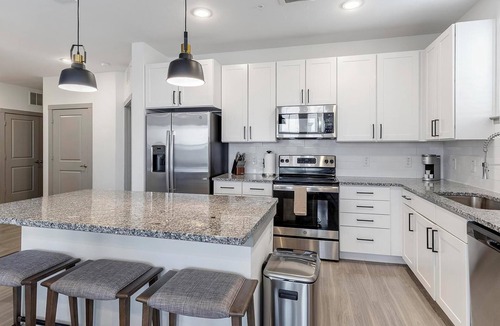 Weston Apartment | Landing | Modern 2BD, Clubhouse, Gym