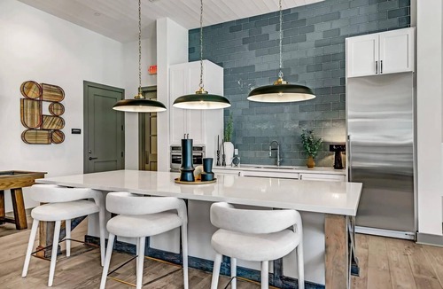 Weston Apartment | Landing | Modern 2BD, Clubhouse, Gym
