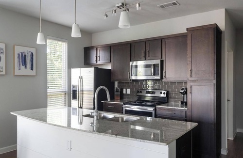 Buda Apartment | Landing | Modern 2BD, Clubhouse, Yoga Studio