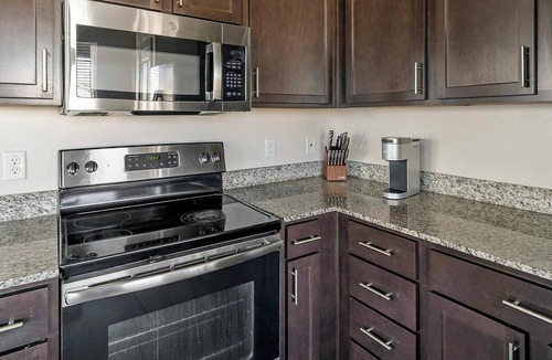 Spring Apartment | Landing | Modern 2BD, Courtyard, Gym