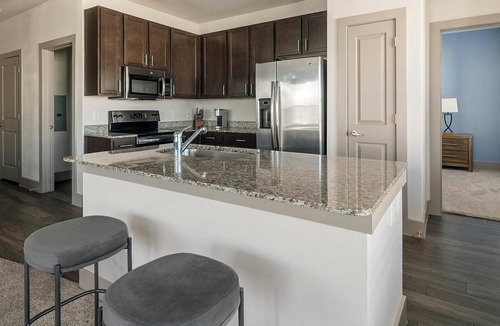 Spring Apartment | Landing | Modern 2BD, Courtyard, Gym