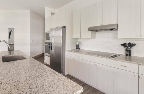 Addicks Apartment | Landing | Modern 2BD, Courtyard, Gym